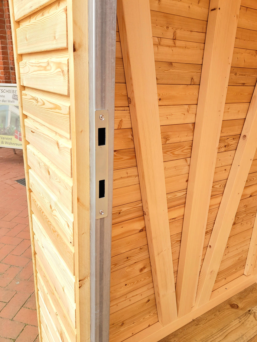 Gartenschrank KLARE LINIE mit Gründach - Modern, massiv, maßgefertigt von FREESE Holz