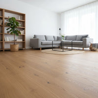 Wohnraum mit Oster Aktions-Parkett Eiche Rustikal natur geölt, erhältlich in SH/HH