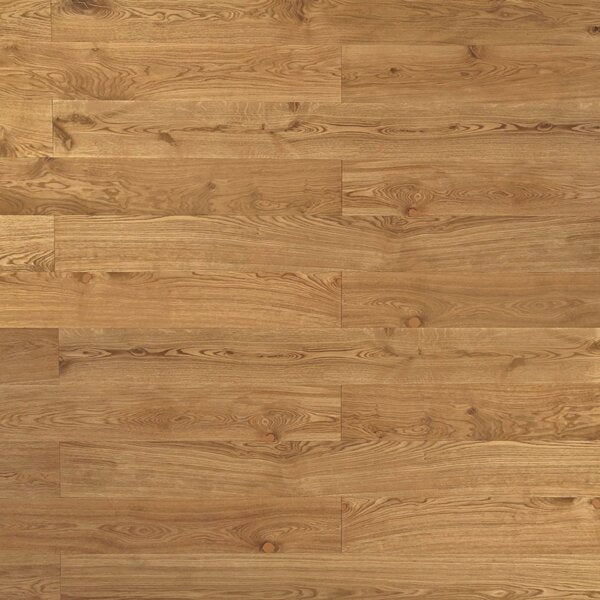 Eiche-Parkett mit natürlicher Maserung, natürlichen Ästen und schwarz gespachtelten Rissen in warmem Holzfarbton.