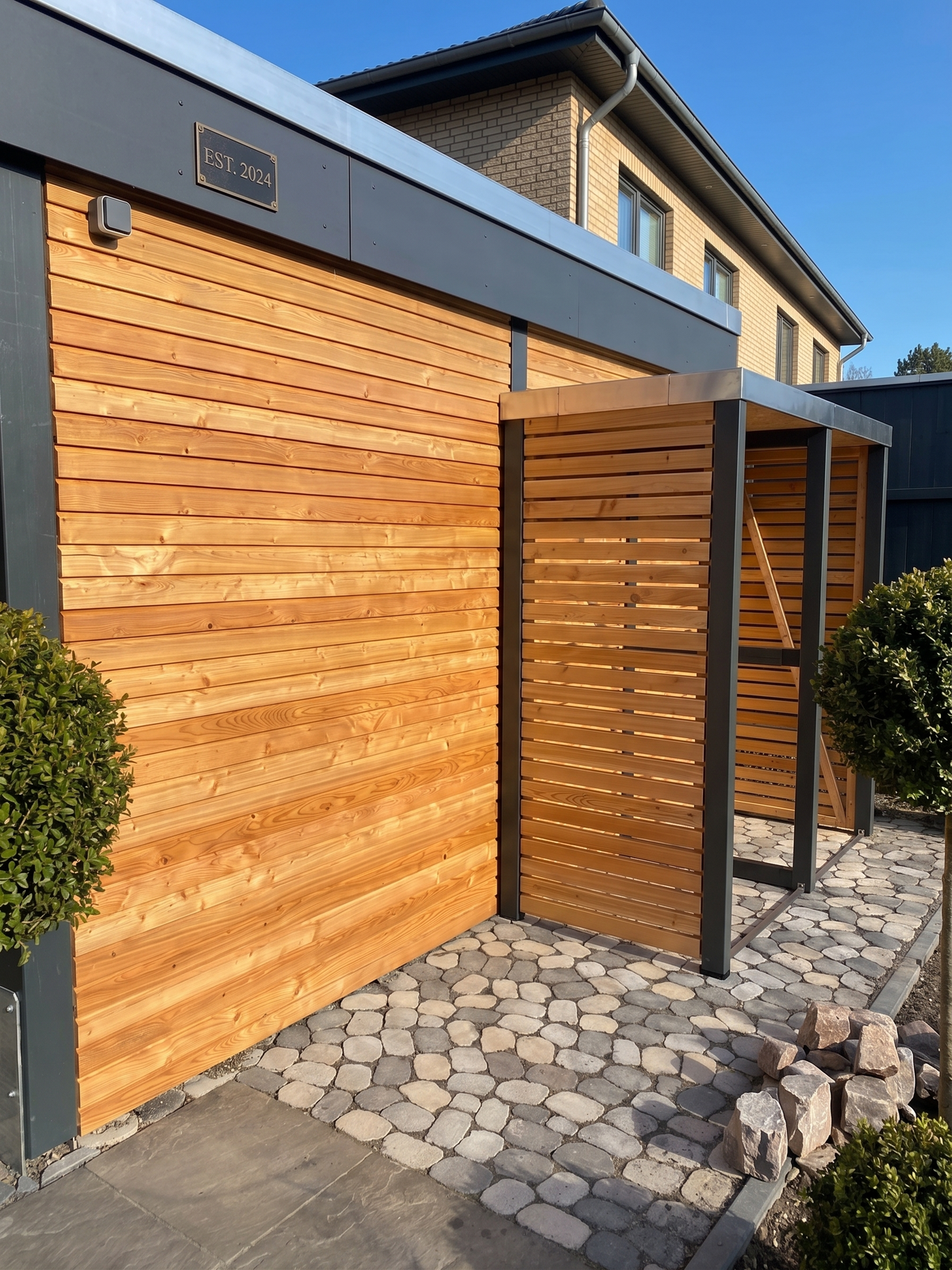 Passender extra Unterstand hinten am Carport