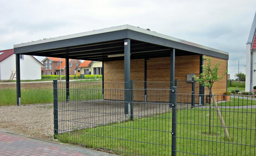 Modernes Gründach-Carport KLARE LINIE mit Abstellraum (Doppelcarport) - FREESE Holz 