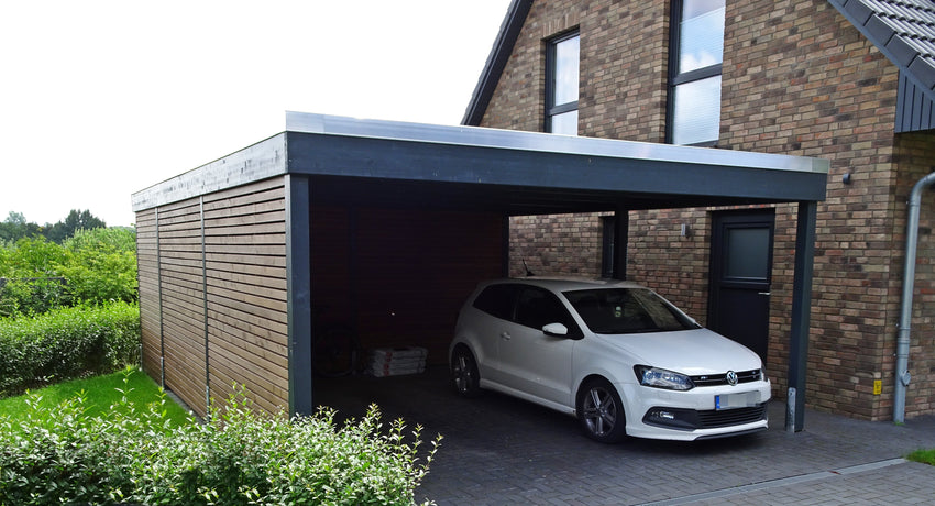 Modernes Gründach-Carport KLARE LINIE mit Abstellraum (Doppelcarport) - FREESE Holz 