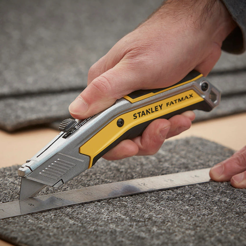 STANLEY Messer FatMax EXO mit einziehbarer Klinge - FREESE Holz 