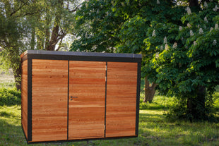 Gartenhaus mit Gründach KLARE LINIE - Modern, massiv, maßgefertigt von FREESE Holz