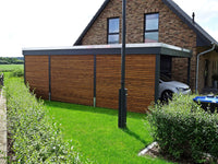 Modernes Gründach-Carport KLARE LINIE mit Abstellraum (Doppelcarport) - FREESE Holz 