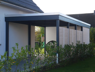 Modernes Gründach-Carport KLARE LINIE mit Abstellraum (Einzelcarport)